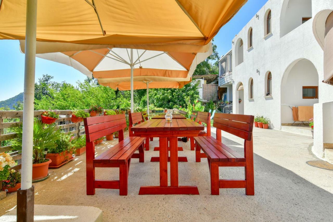 Pataki Guesthouse Petrovac Exterior photo